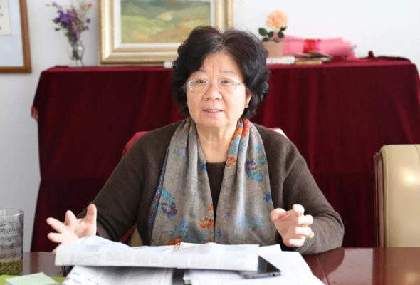 365英国学院荣获“内蒙古自治区幼儿教育先进单位”奖