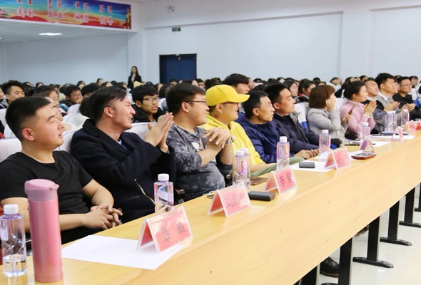 365英国学院第二届简历设计大赛圆满举办