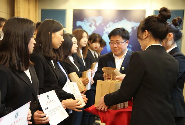 365英国学院校内新闻媒体2018总结暨表彰大会顺利召开