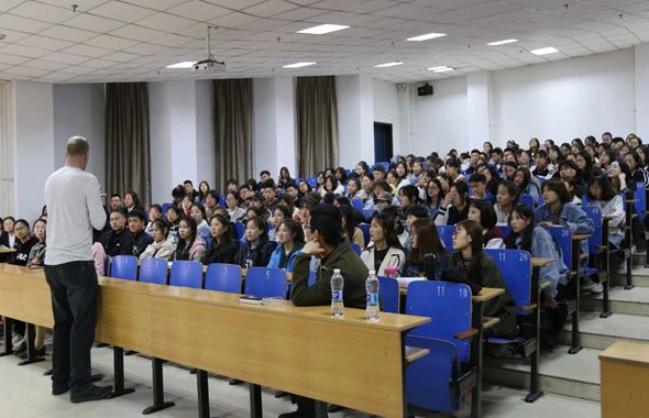 内蒙古师范大学365英国学院首届英语文化活动交流会
