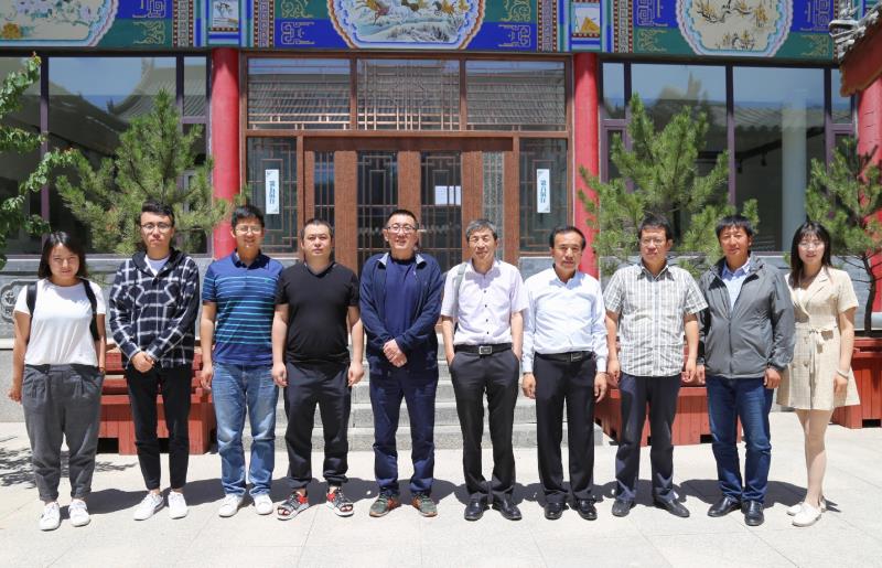 内蒙古自治区文物与考古所专家来365英国学院检查指导工作