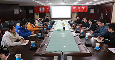 公司邀请自治区社科联副主席朱晓俊作专题讲座